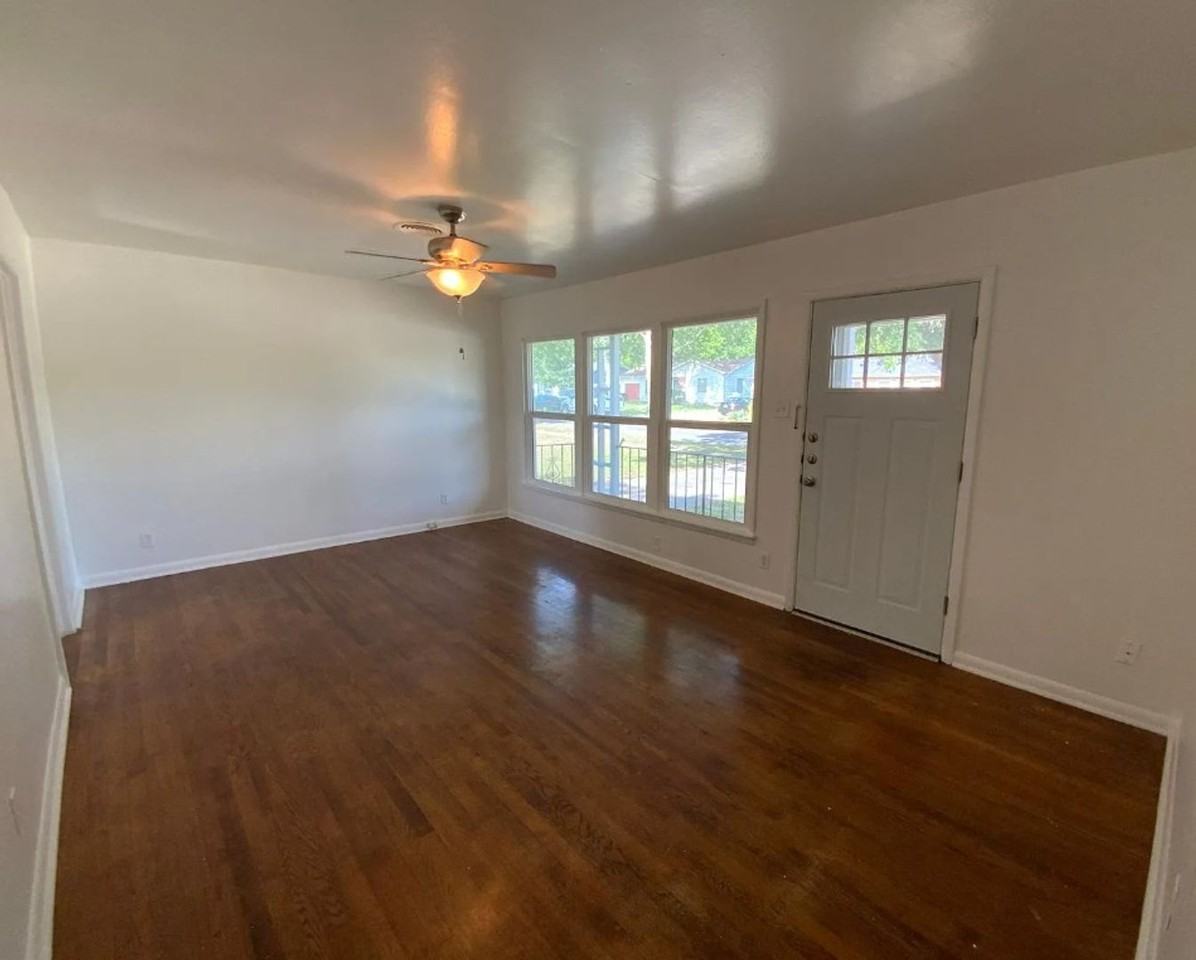 1926 S 55th St - Photo 4 of 9