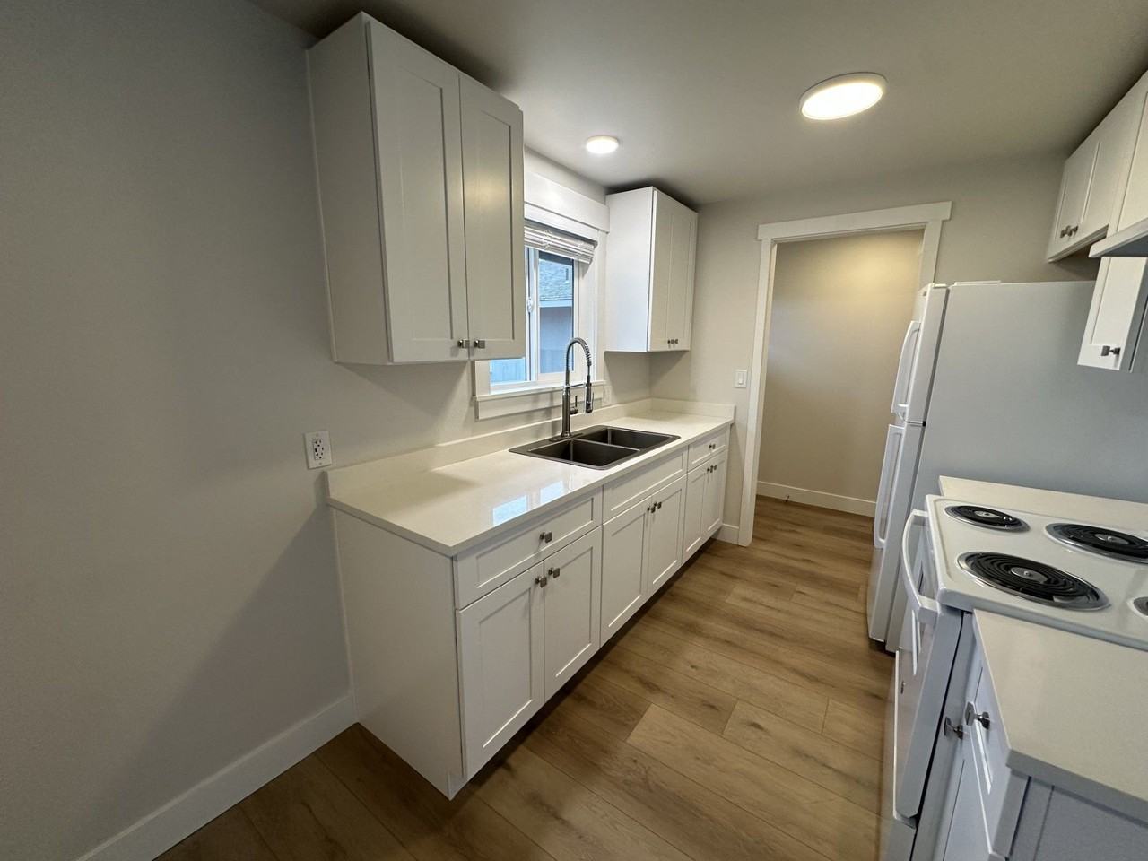 Fully Remodeled 2 Bedroom 1 Bath Units - Photo 2 of 10