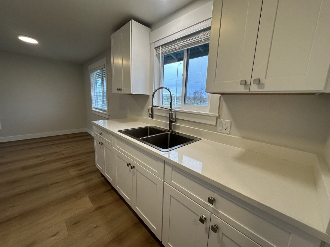 Fully Remodeled 2 Bedroom 1 Bath Units - Photo 4 of 10