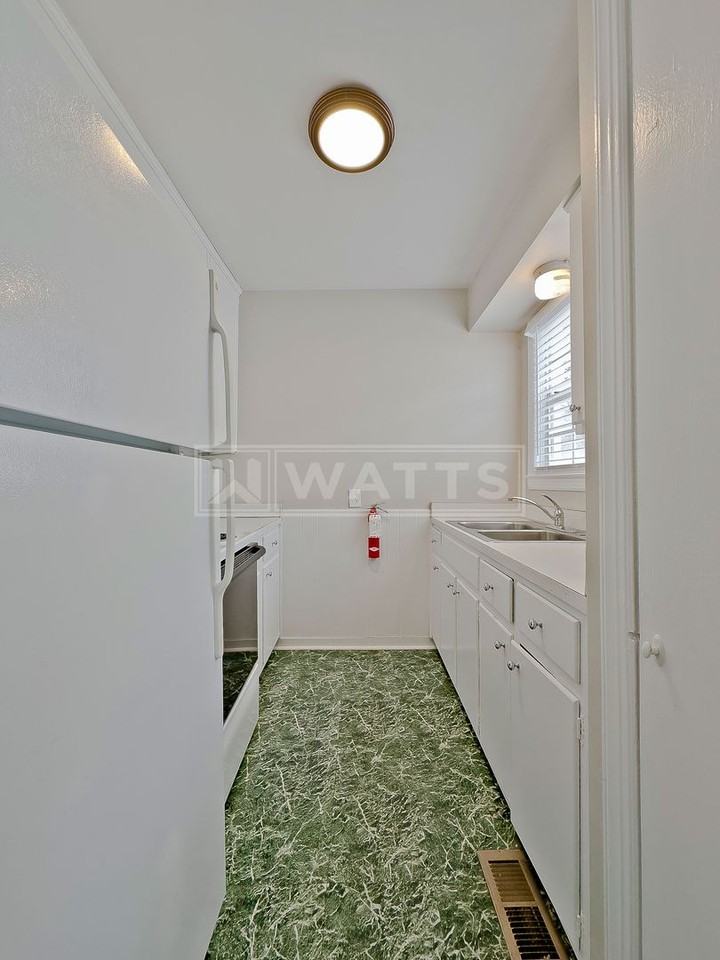 1 & 2-Bedroom Apartments in Downtown Homewood - Photo 5 of 11