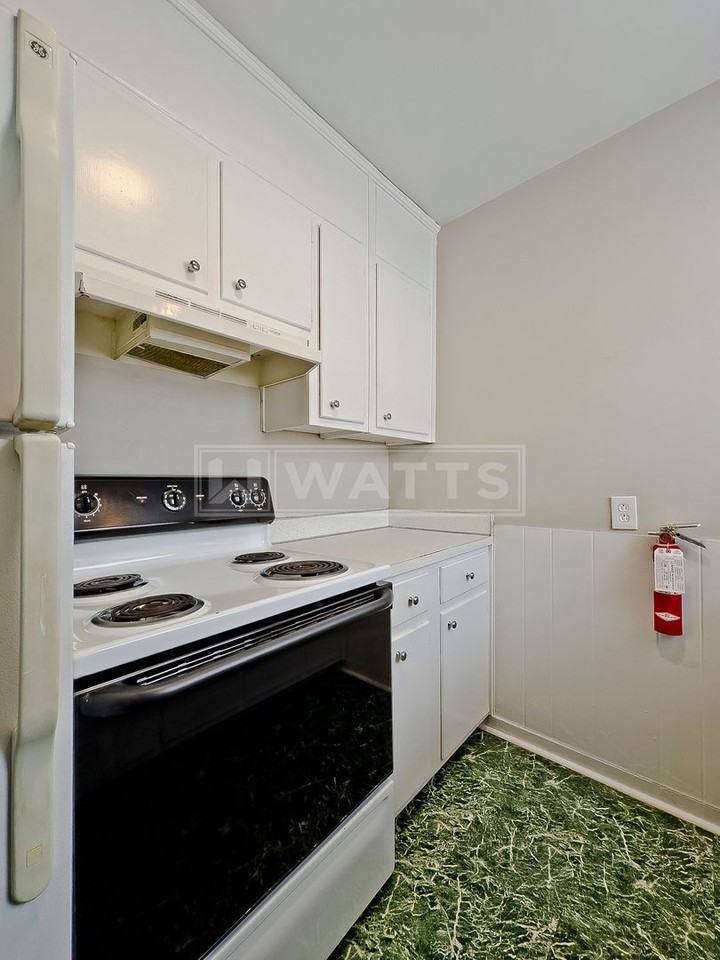 1 & 2-Bedroom Apartments in Downtown Homewood - Photo 6 of 11