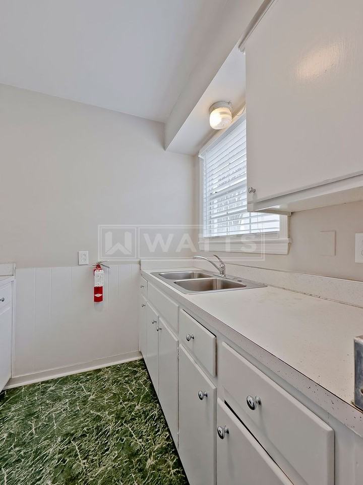 1 & 2-Bedroom Apartments in Downtown Homewood - Photo 7 of 11