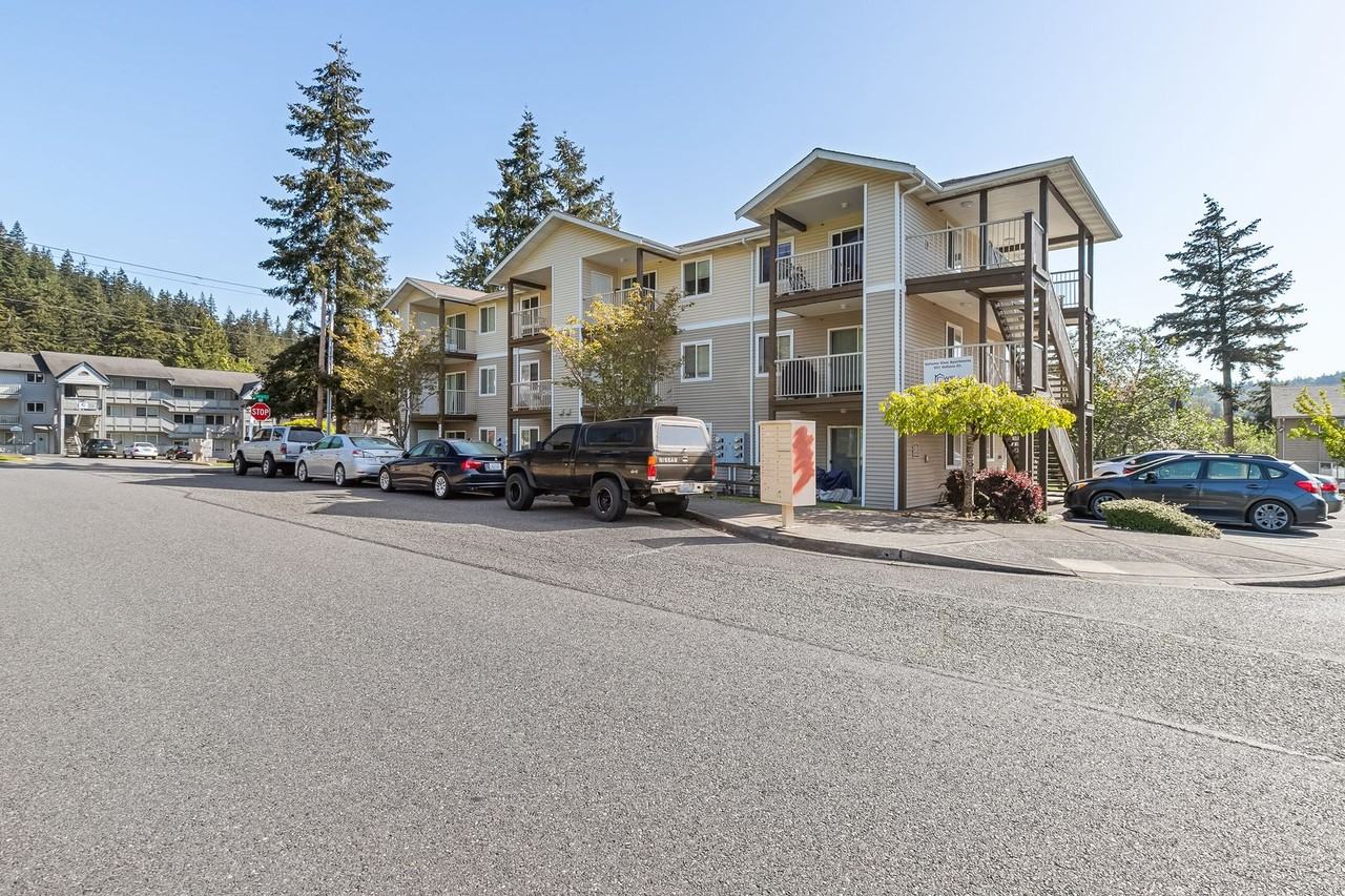 Sehome View Apartments – Timeless Comfort & Modern Convenience in the Heart of Bellingham - Photo 5 of 25