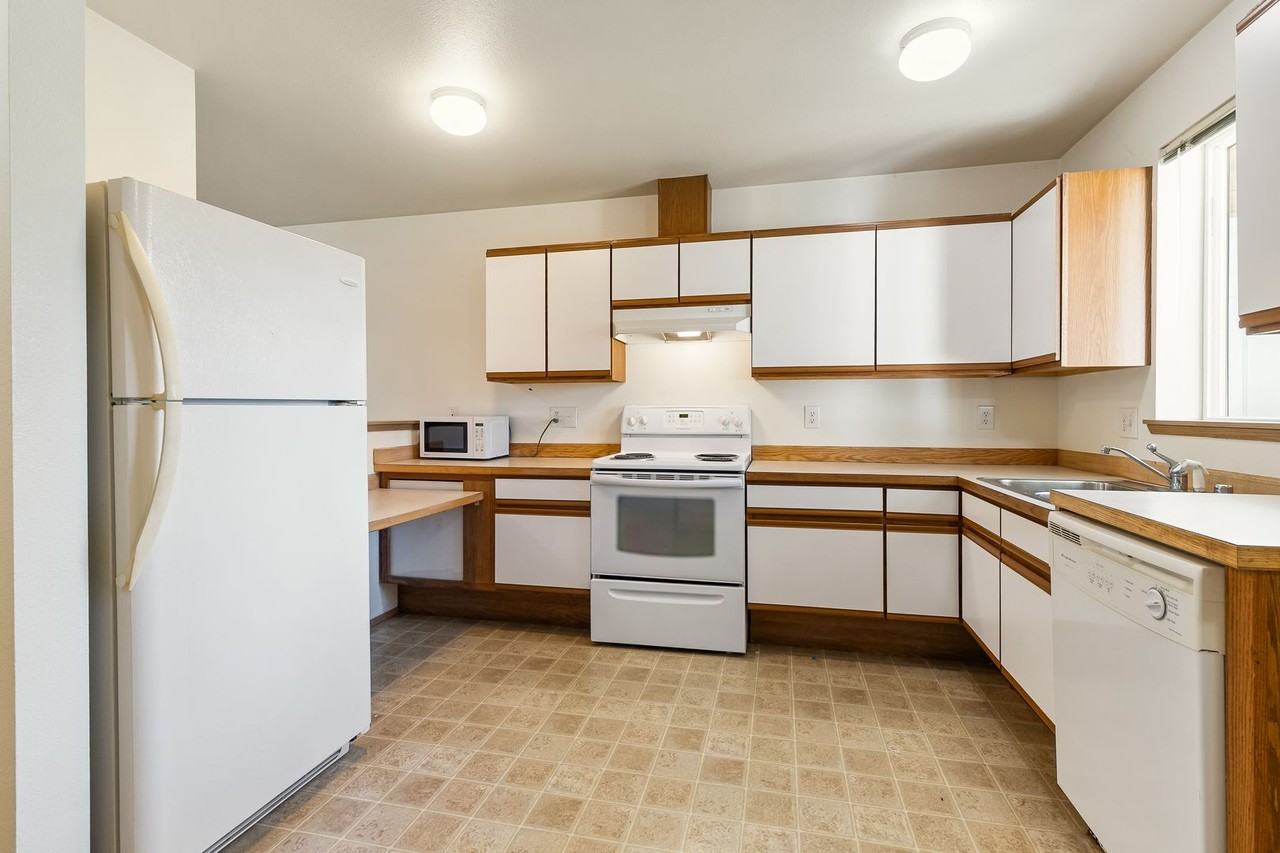 Sehome View Apartments – Timeless Comfort & Modern Convenience in the Heart of Bellingham - Photo 6 of 25