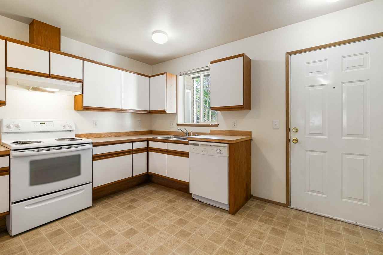 Sehome View Apartments – Timeless Comfort & Modern Convenience in the Heart of Bellingham - Photo 7 of 25