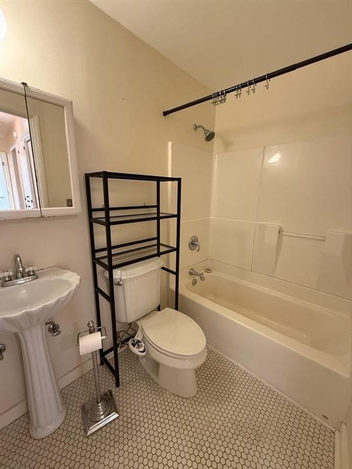 4538 Ne Killingsworth St - Photo 6 of 11