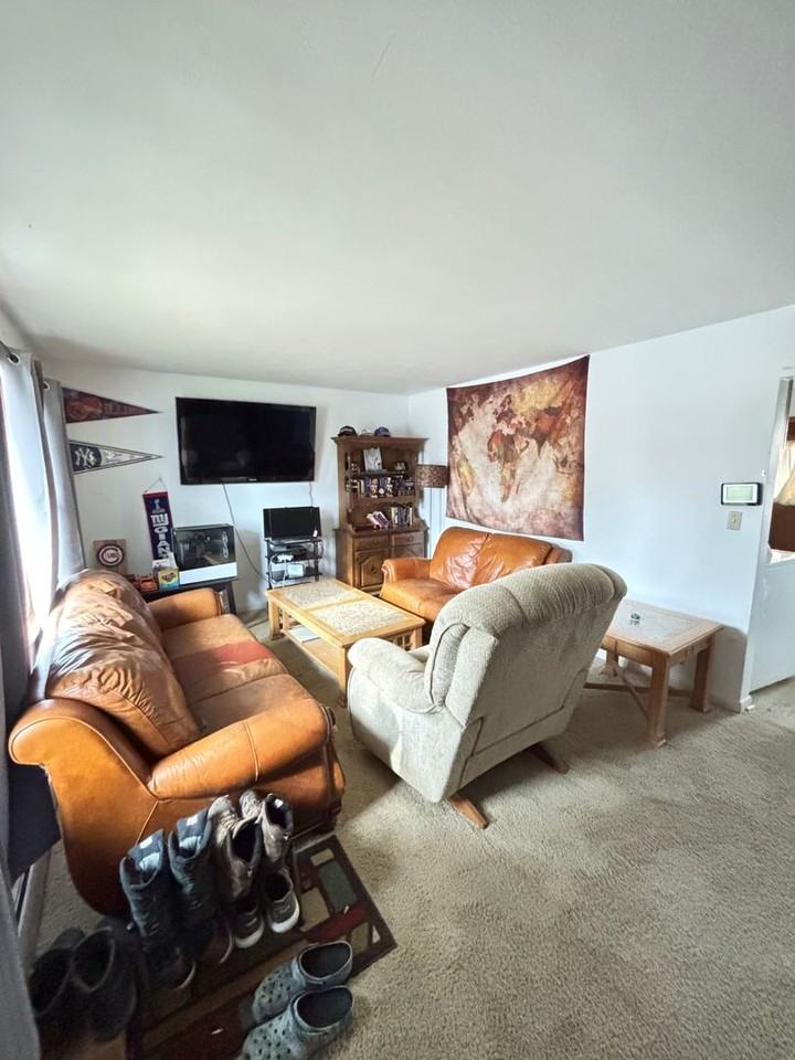 1402 E Mchenry St - Photo 4 of 4