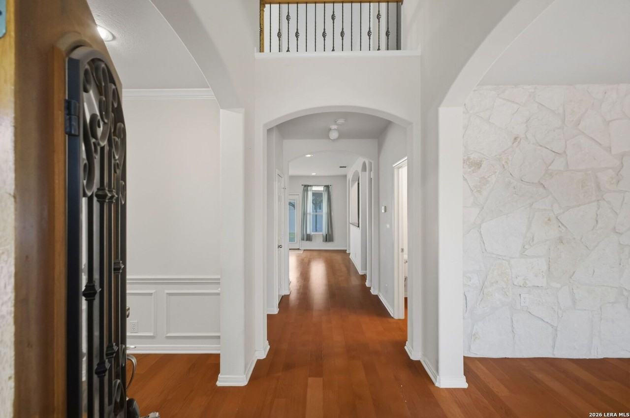 140 Brookshire - Photo 6 of 50