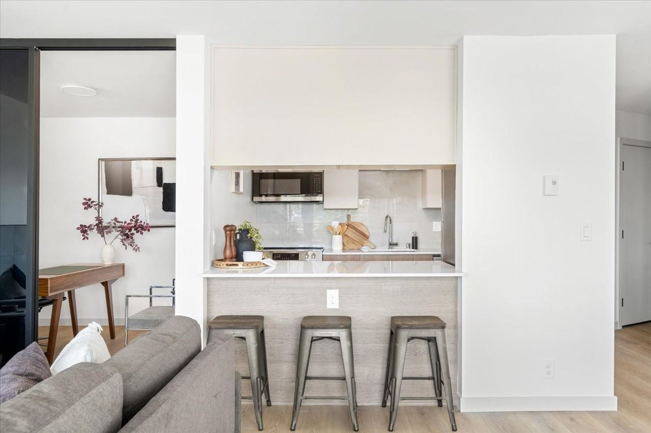 Enzo - Photo 3 of 50