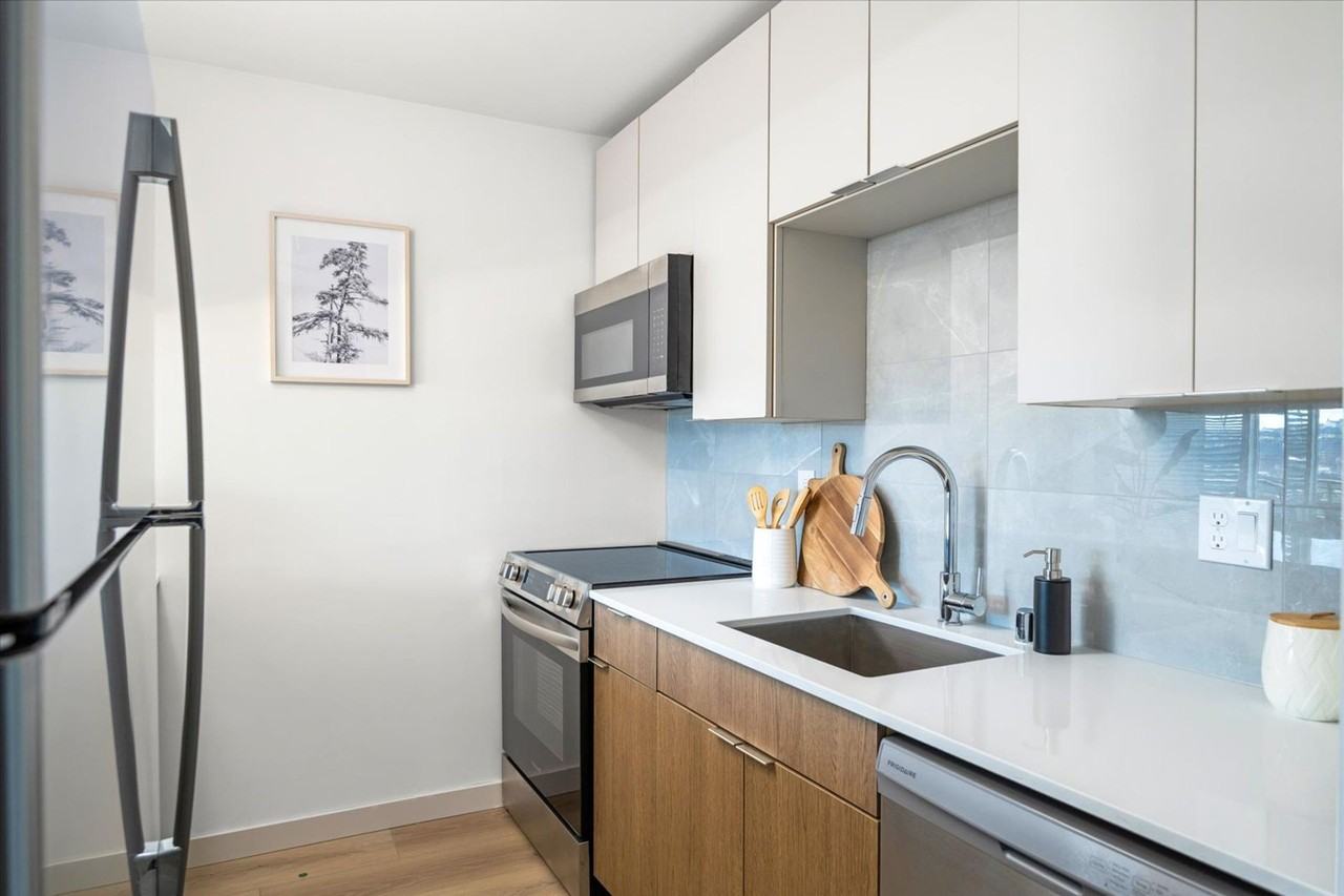 Enzo - Photo 7 of 50