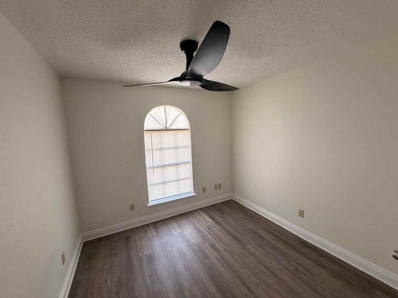 1538 Mansfield Ave - Photo 4 of 11