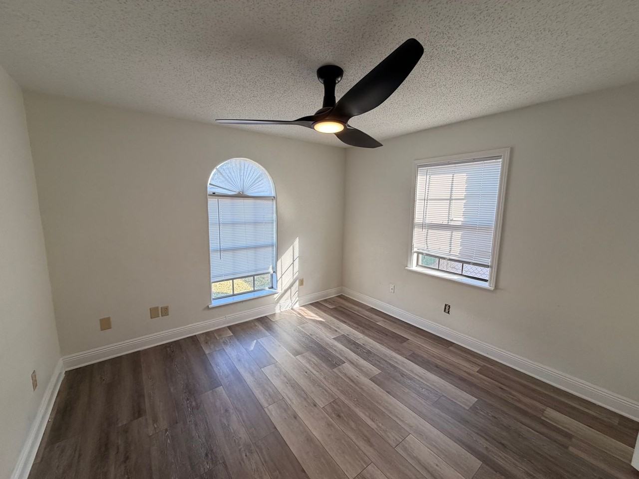 1538 Mansfield Ave - Photo 6 of 11