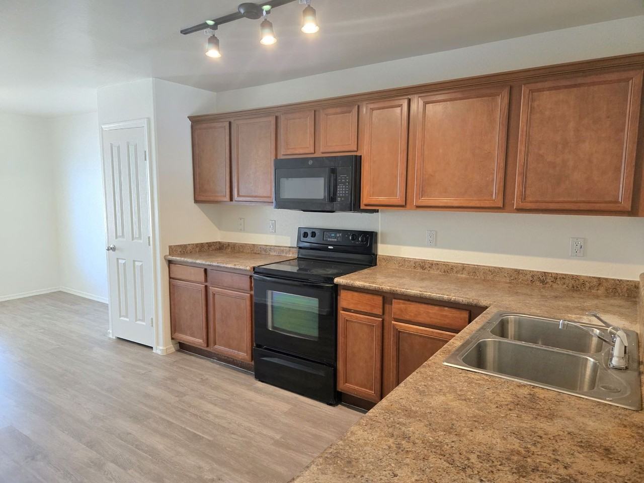 6719 W Beverly Rd - Photo 3 of 13