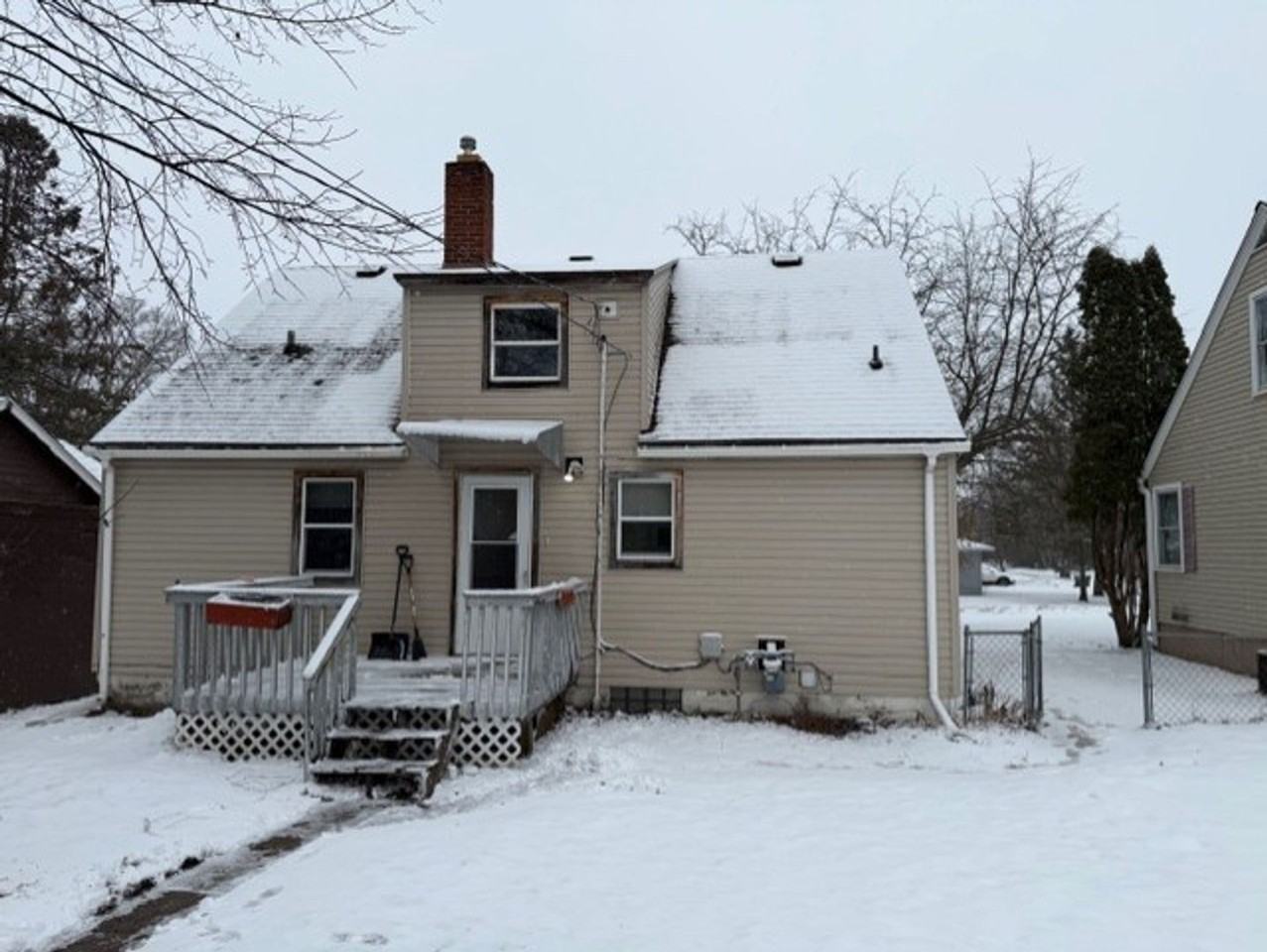 1016 Se 12th St - Photo 2 of 17