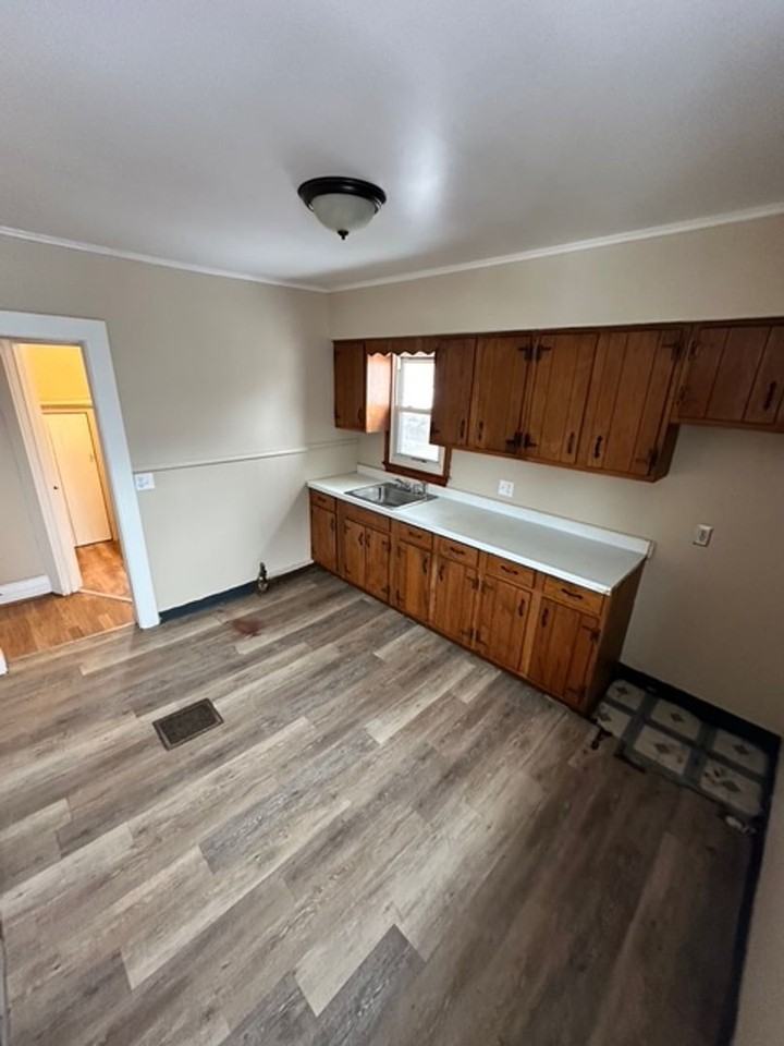 490 Glenwood Ave - Photo 2 of 11