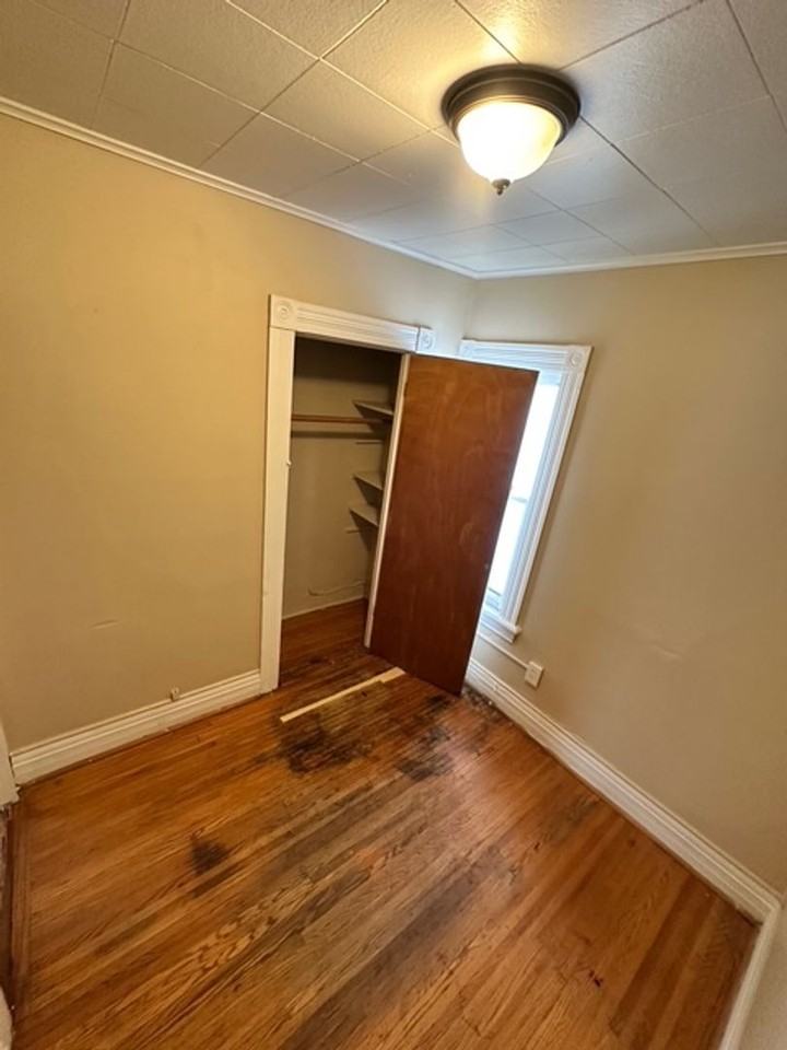 490 Glenwood Ave - Photo 6 of 11