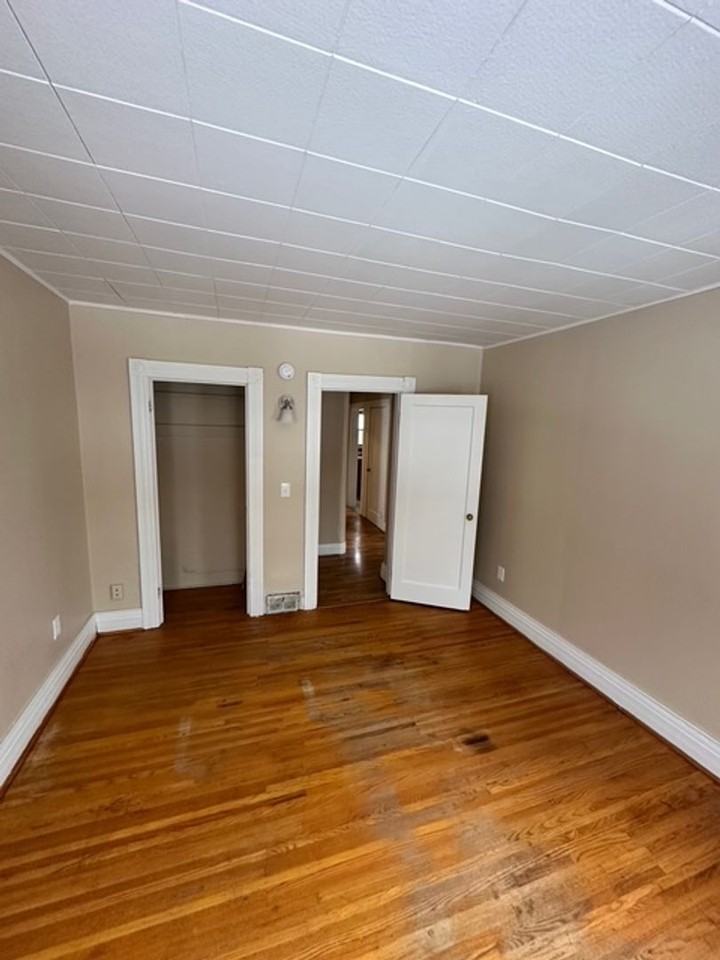 490 Glenwood Ave - Photo 7 of 11