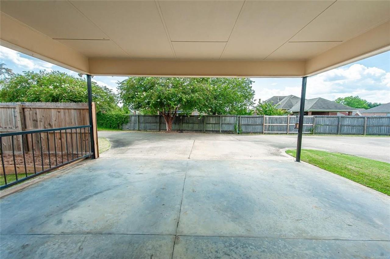 1230 Stafford Dr - Photo 3 of 5