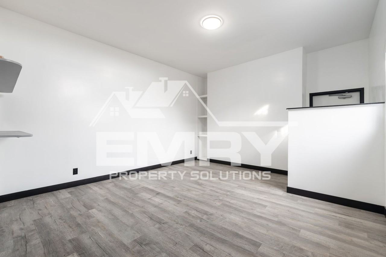 942 S Gerhart Ave - Photo 3 of 27