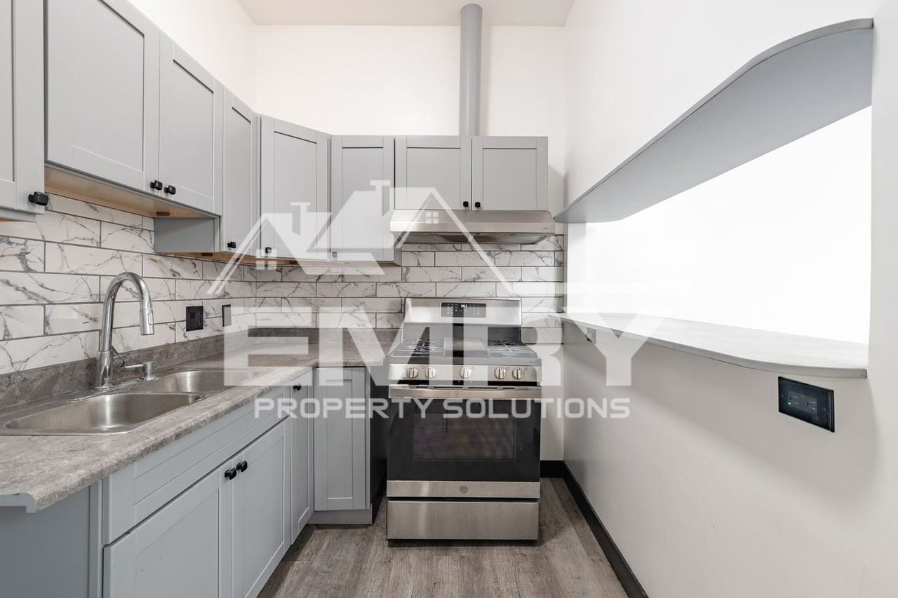 942 S Gerhart Ave - Photo 5 of 27