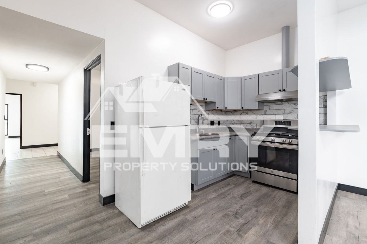 942 S Gerhart Ave - Photo 6 of 27