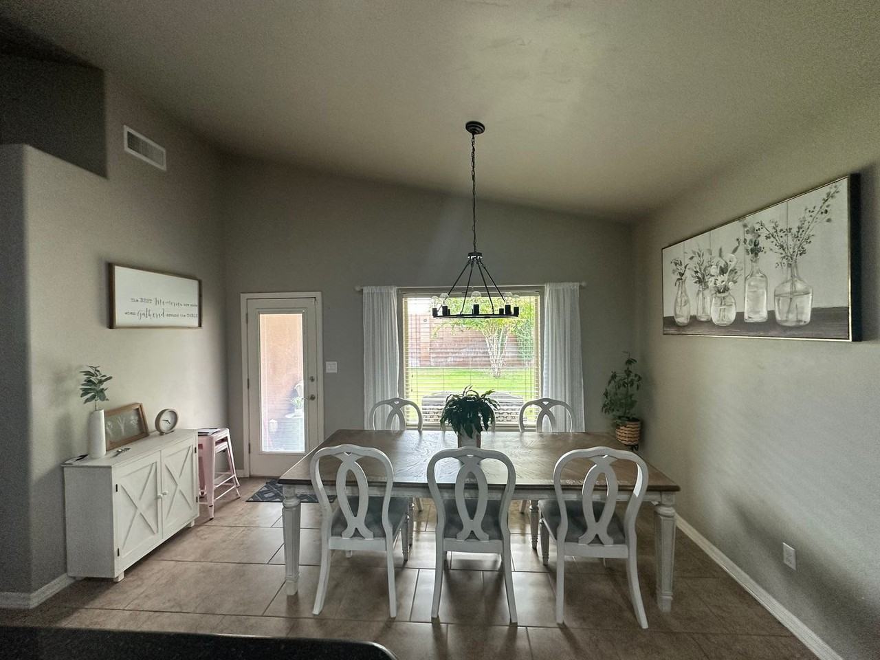 1831 Amber Dr - Photo 3 of 18