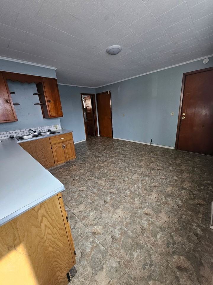 1309 E 10th St #1 - Photo 6 of 8