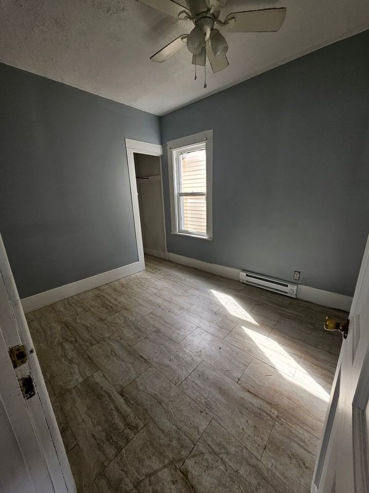 1210 E 10th St - Photo 7 of 10