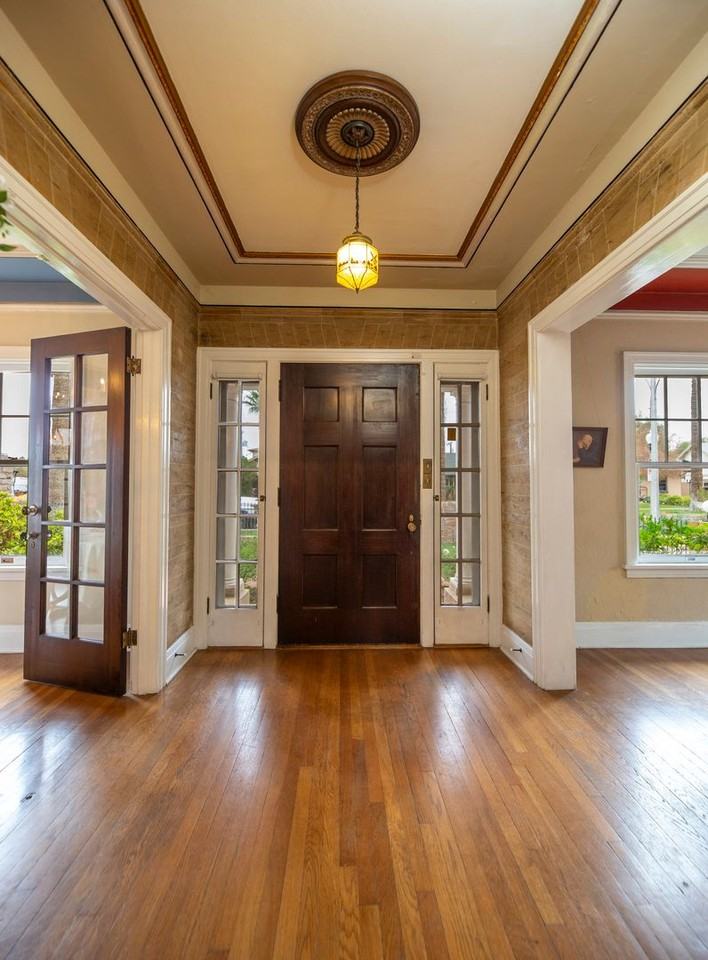 525 W Lynwood St - Photo 2 of 50