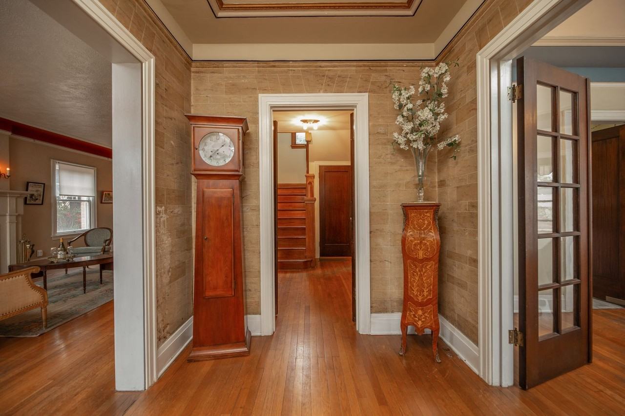 525 W Lynwood St - Photo 3 of 50