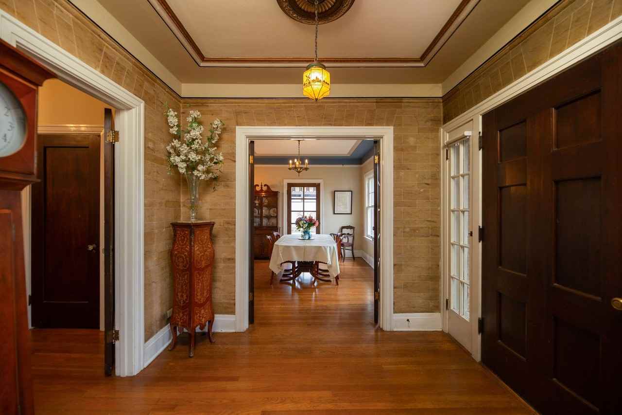 525 W Lynwood St - Photo 4 of 50