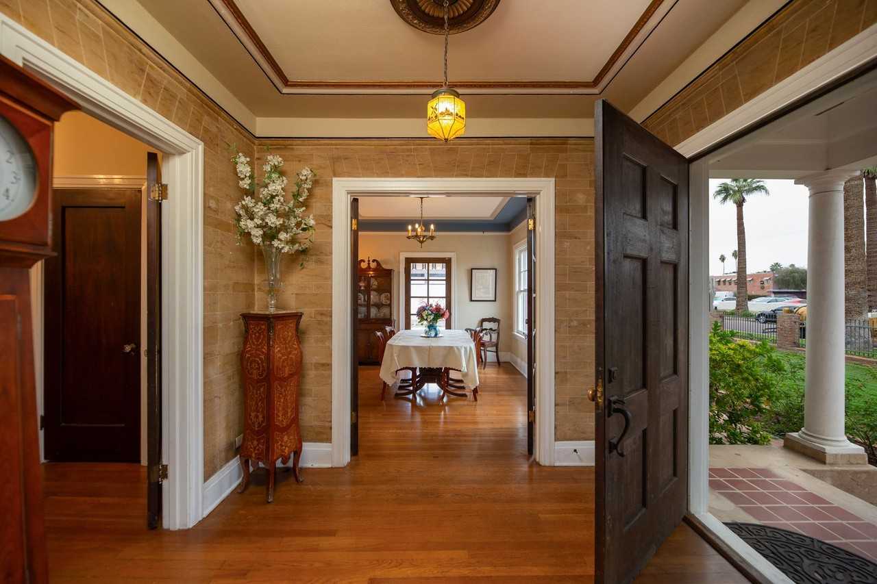 525 W Lynwood St - Photo 5 of 50