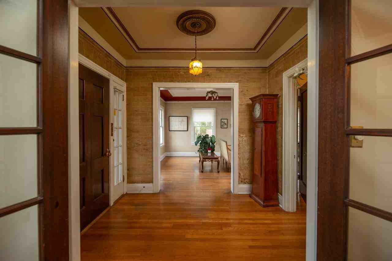 525 W Lynwood St - Photo 6 of 50