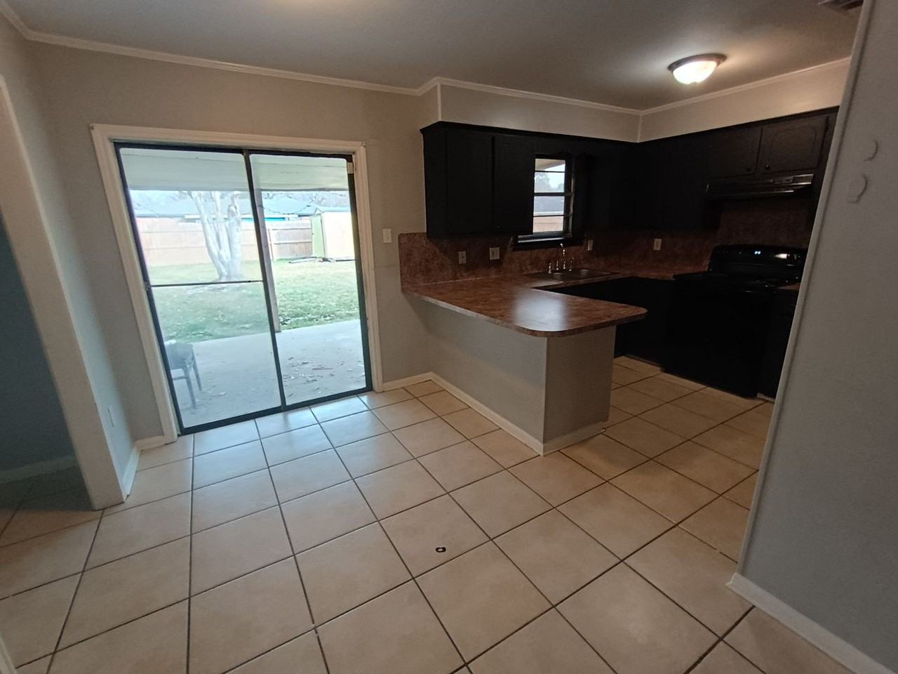 1666 Rosedale Dr - Photo 3 of 8