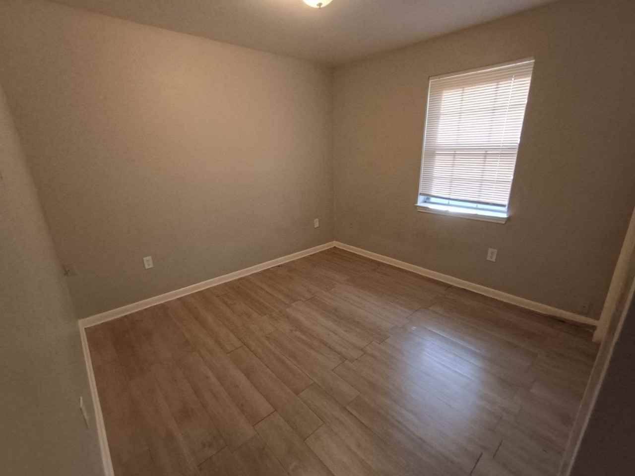 1666 Rosedale Dr - Photo 5 of 8