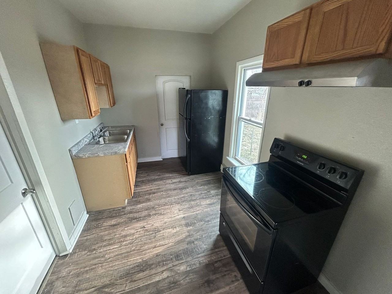 223 Charles St - Photo 5 of 9