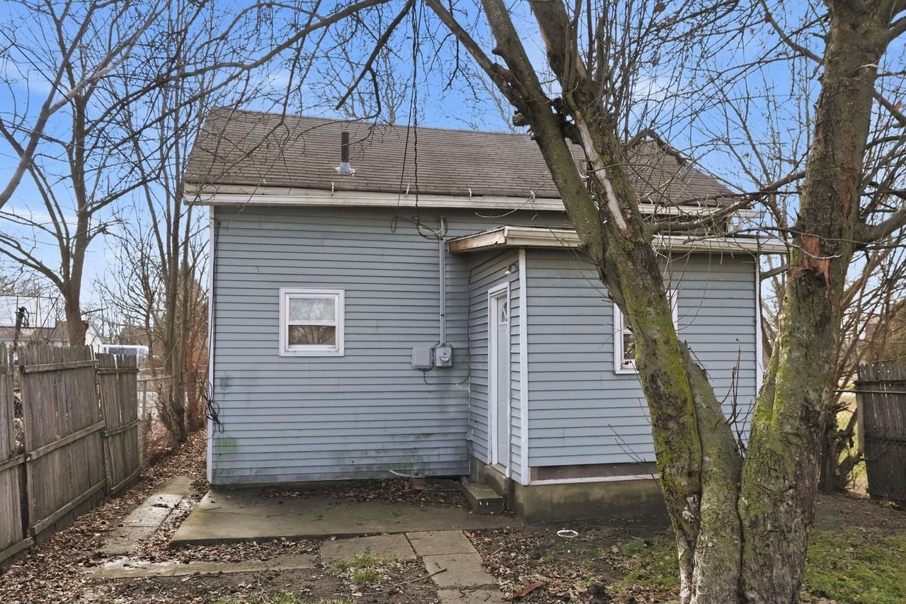 919 Madison St - Photo 4 of 32