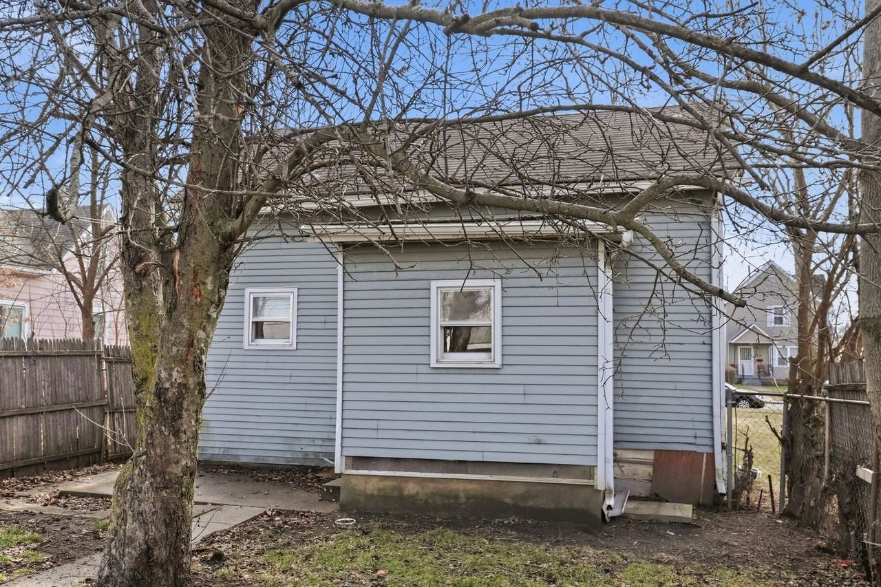 919 Madison St - Photo 5 of 32