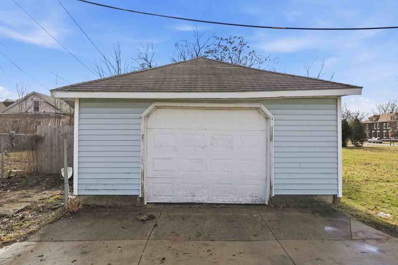 919 Madison St - Photo 6 of 32