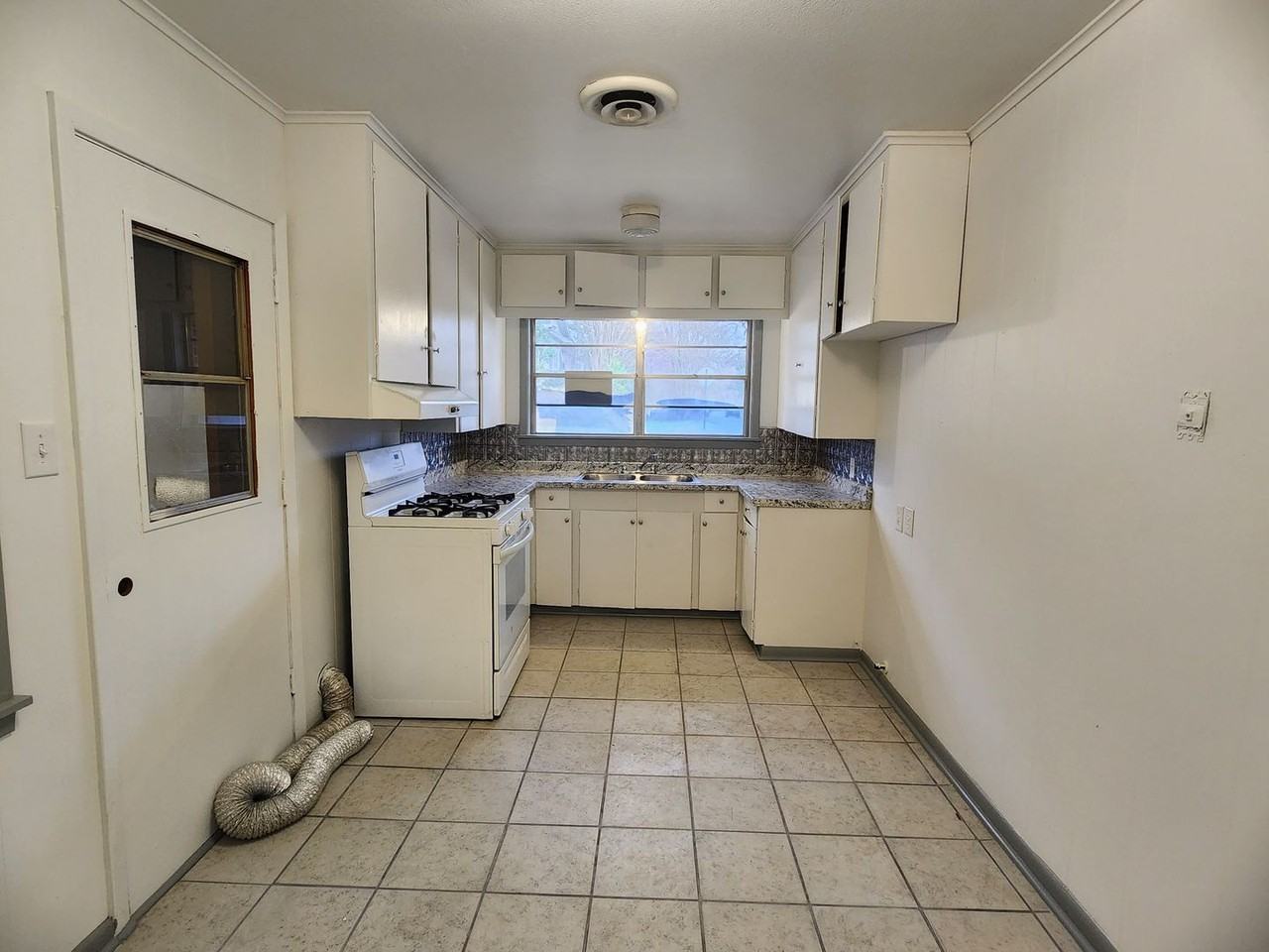 2430 Highland Ave - Photo 4 of 6