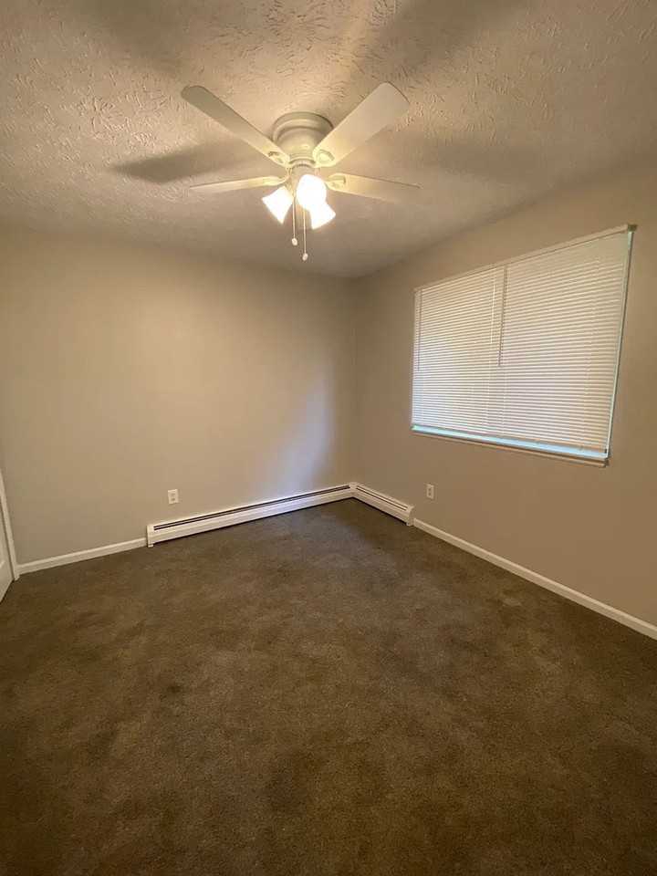 Beautifully Renovated 2 Bedroom Townhouse - Photo 7 of 15