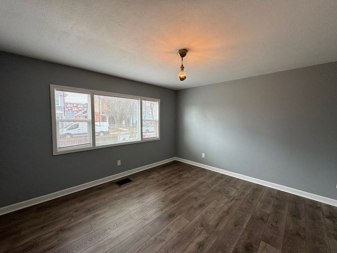 1149 Olive St - Photo 4 of 31