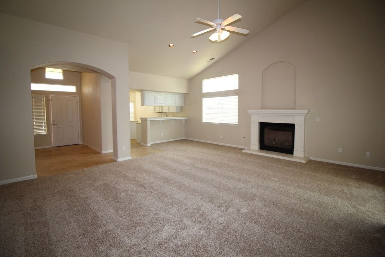 10793 N Tea Party Ln - Photo 7 of 17