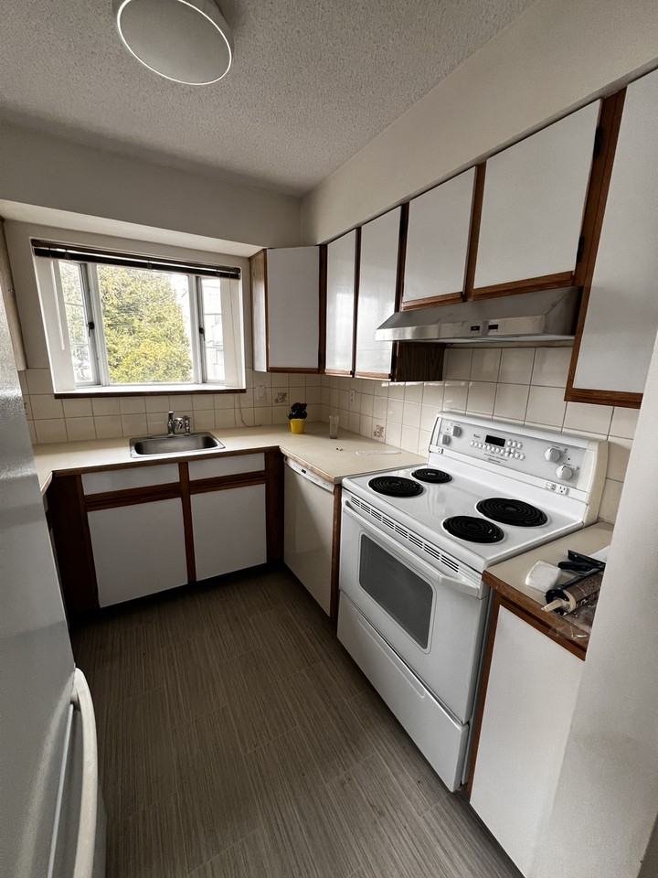 1001 Ridgeway Ave - Photo 2 of 15