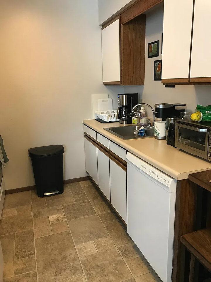 Arena Apartments II - Photo 3 of 5