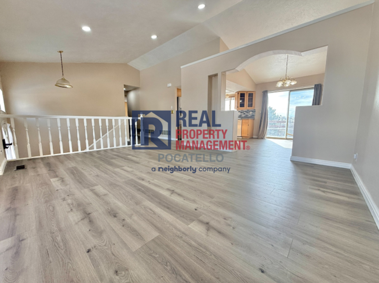 1683 Glacier St - Photo 7 of 28