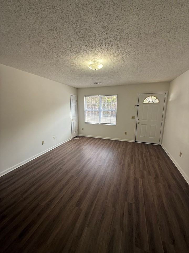 716 Breeze Hill Rd - Photo 2 of 6