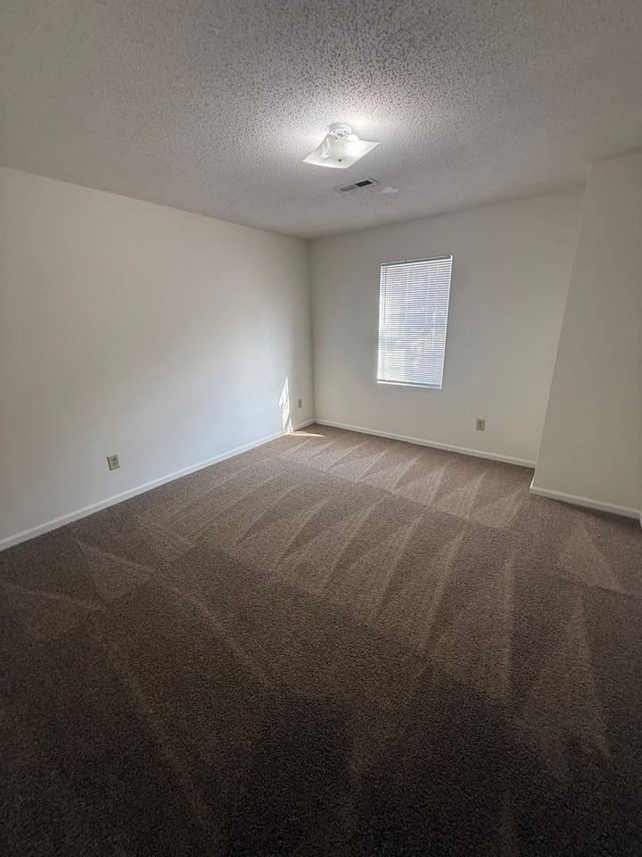 716 Breeze Hill Rd - Photo 4 of 6