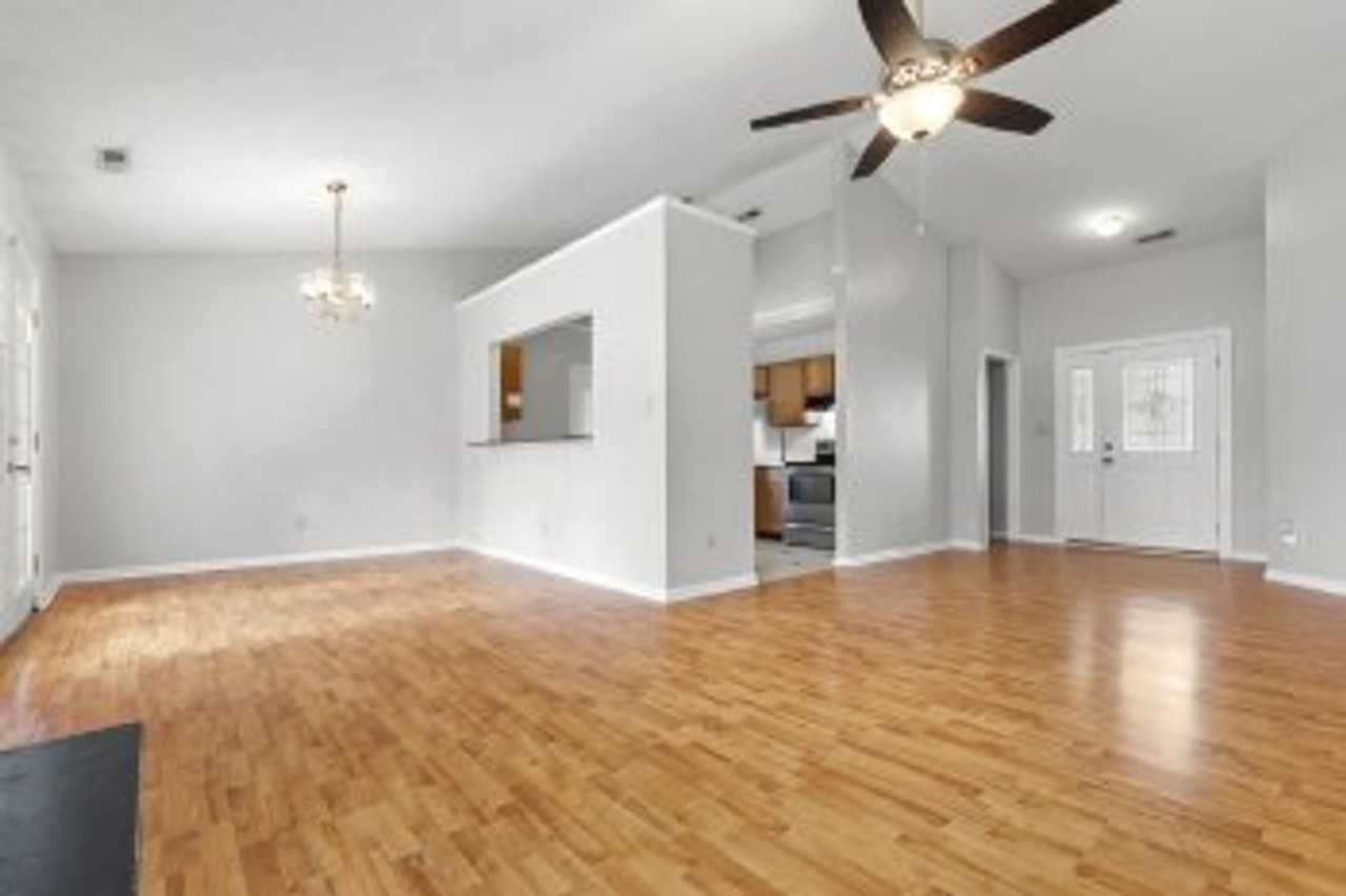2677 Idlebrook Cir - Photo 3 of 13