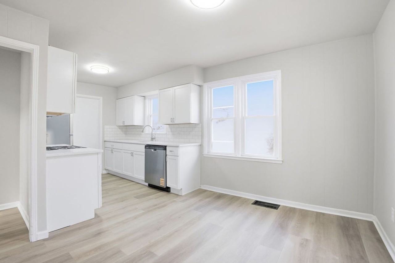 3343 Penn St - Photo 4 of 21